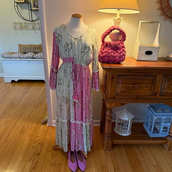 Pink and Cream Floral Maxi Bundle - Picture 2 of 10